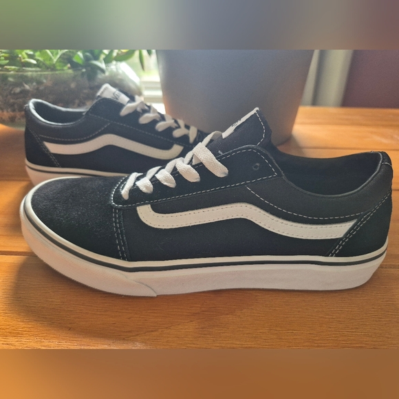 Vans Suede & Canvas Sneakers - Big Kids Size 7Y - Picture 1 of 7